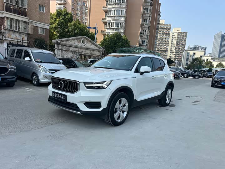 Фото 1 - Volvo XC40