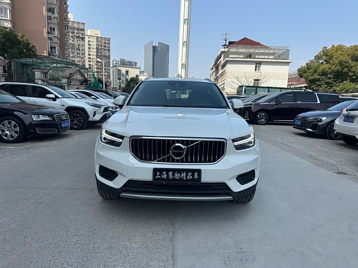 Фото 2 - Volvo XC40
