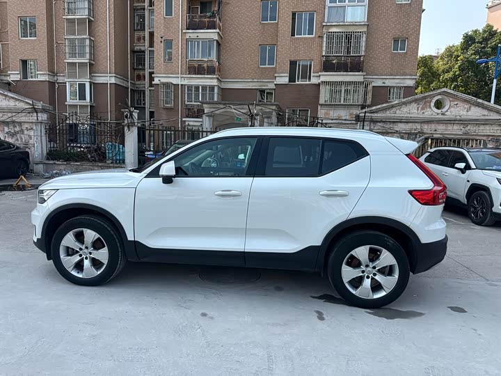 Фото 6 - Volvo XC40