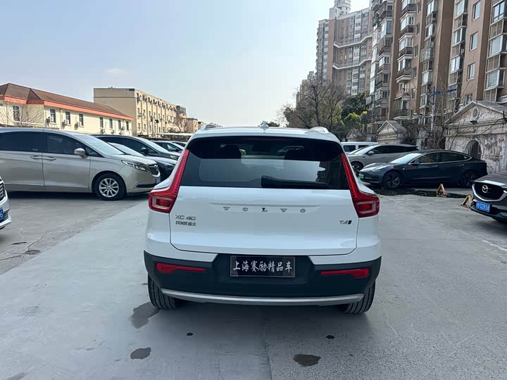 Фото 9 - Volvo XC40