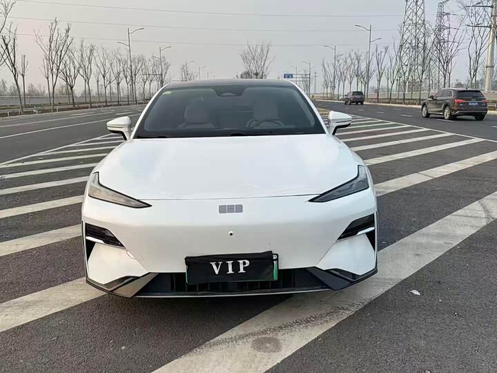 Фото 2 - Geely Galaxy E8