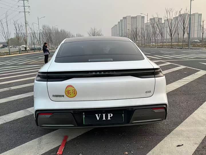 Фото 4 - Geely Galaxy E8