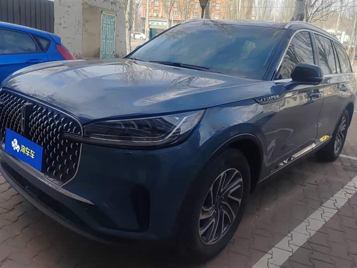 Фото 1 - Lincoln Aviator