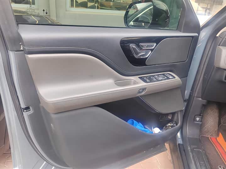 Фото 7 - Lincoln Aviator