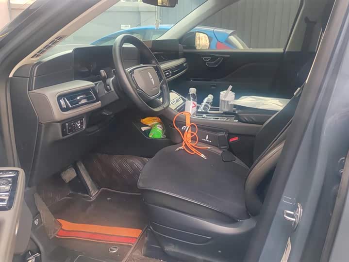 Фото 9 - Lincoln Aviator