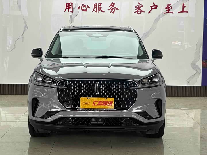 Фото 2 - Lincoln Aviator