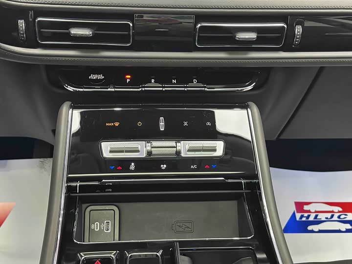 Фото 8 - Lincoln Aviator