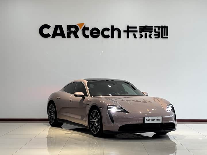 Photo 3 - Porsche Taycan