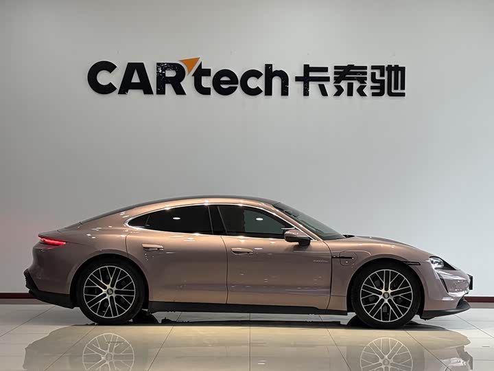 Photo 4 - Porsche Taycan