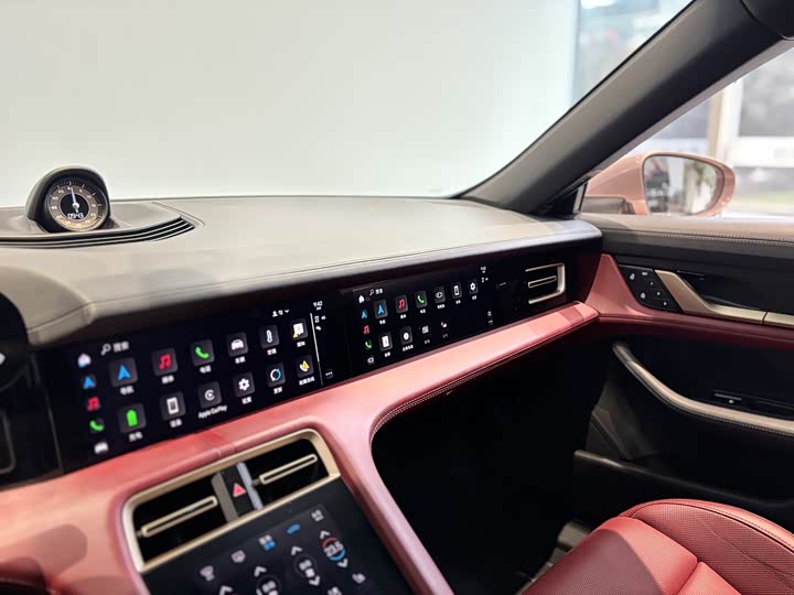 Photo 7 - Porsche Taycan