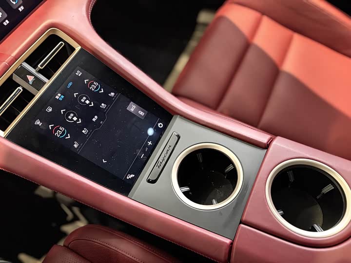 Photo 8 - Porsche Taycan