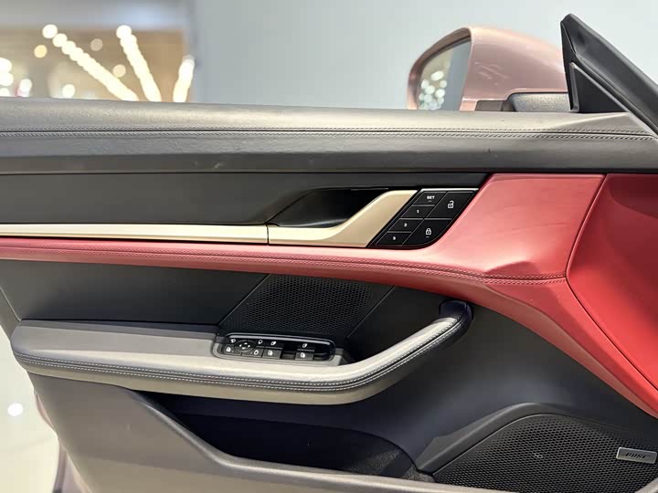 Photo 9 - Porsche Taycan