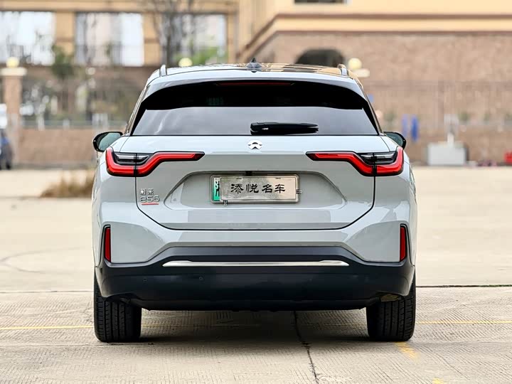 Фото 6 - Nio ES6