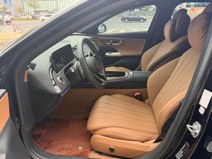 Photo 4 - Mercedes-Benz E-Class