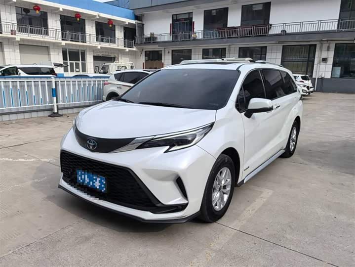 Фото 1 - Toyota Granvia