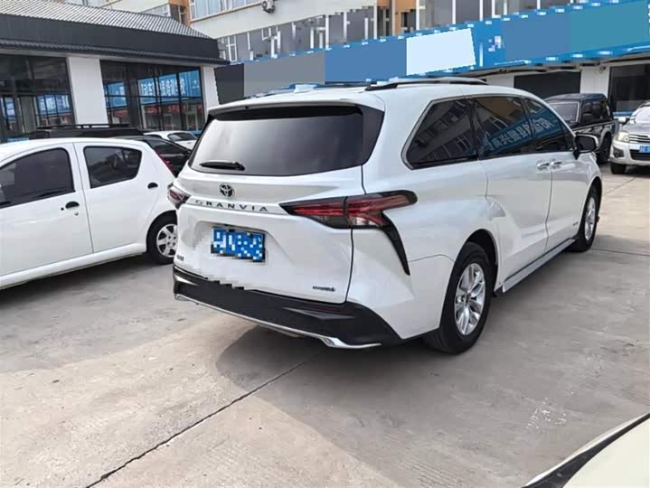 Фото 5 - Toyota Granvia