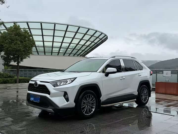 Фото 1 - Toyota RAV4