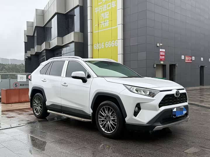 Фото 2 - Toyota RAV4