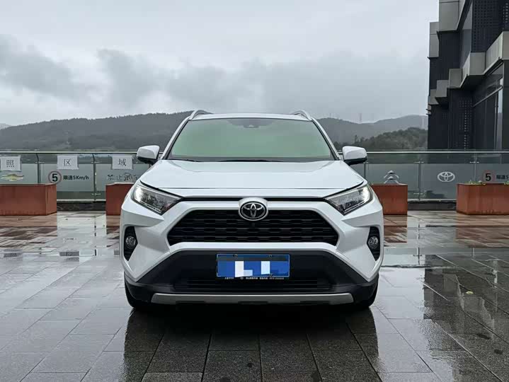 Фото 3 - Toyota RAV4