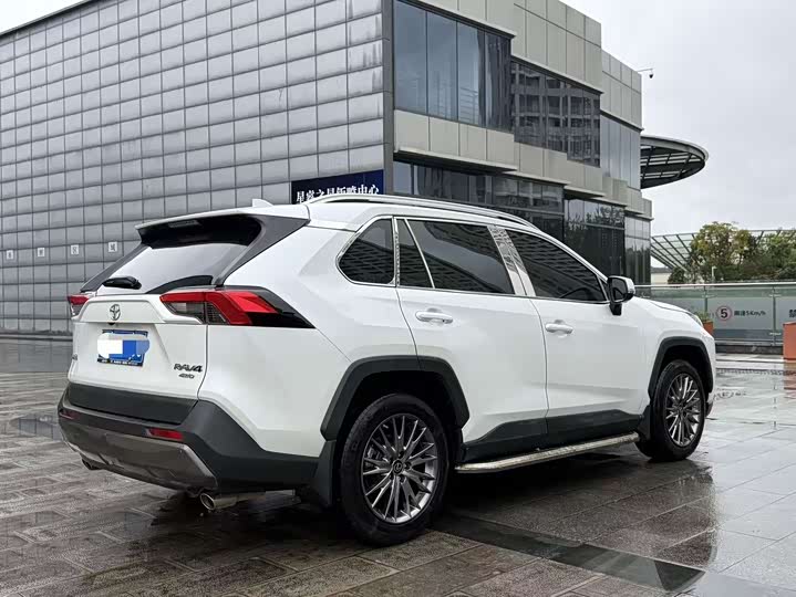 Фото 7 - Toyota RAV4