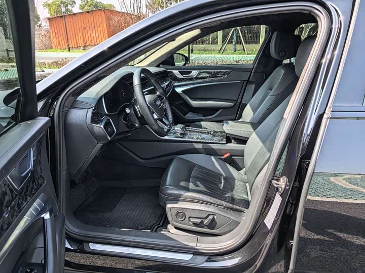 Фото 4 - Audi A6