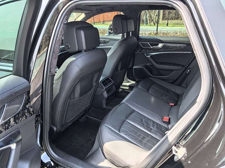 Фото 5 - Audi A6