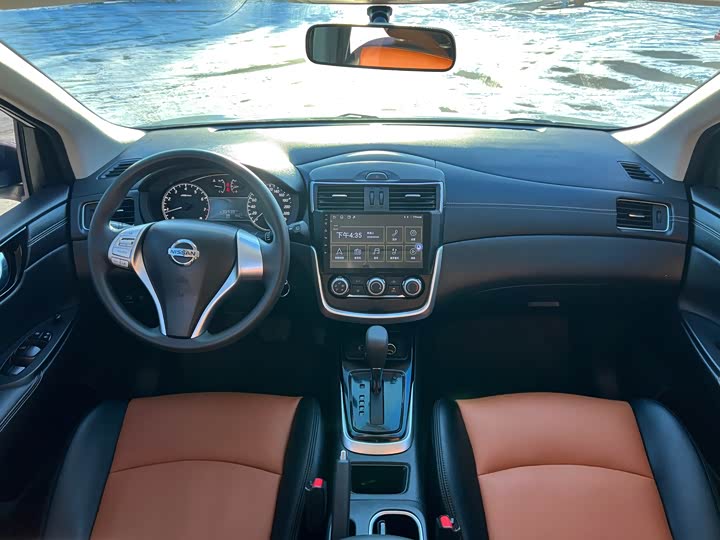 Фото 6 - Nissan Tiida