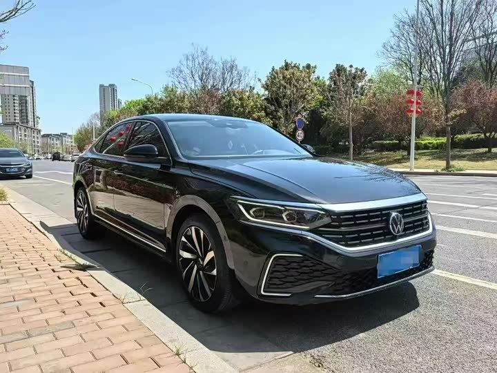 Фото 3 - Volkswagen Passat