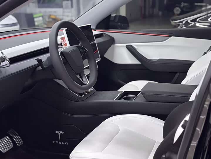 Photo 3 - Tesla Model Y