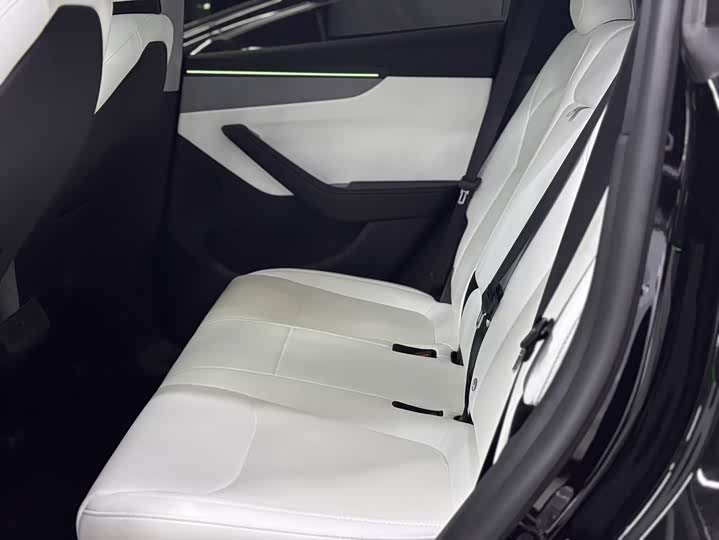 Photo 4 - Tesla Model Y