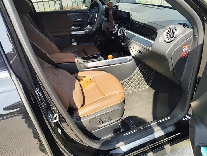 Фото 8 - Mercedes-Benz GLB-Class