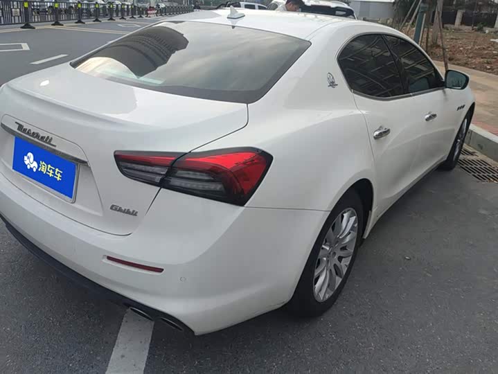 Photo 3 - Maserati Ghibli