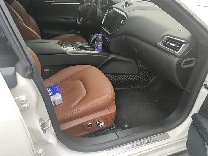 Photo 8 - Maserati Ghibli