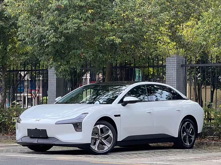 Фото 1 - XPeng Mona M03