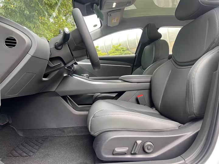 Фото 9 - XPeng Mona M03