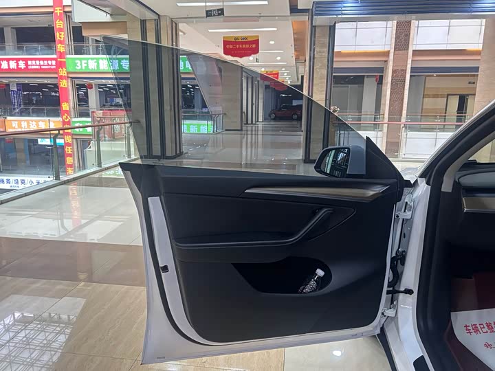 Фото 4 - Tesla Model Y