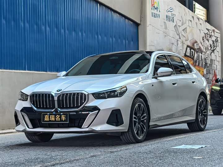 Фото 1 - BMW 5 Series