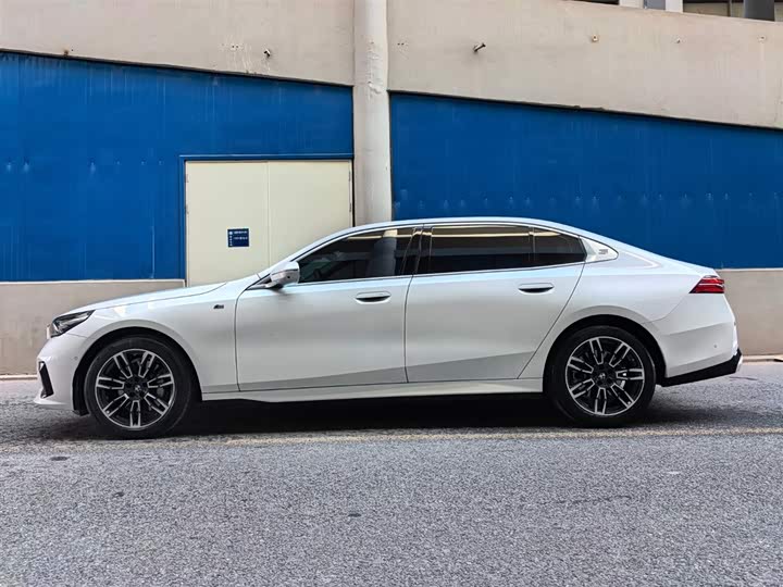 Фото 3 - BMW 5 Series