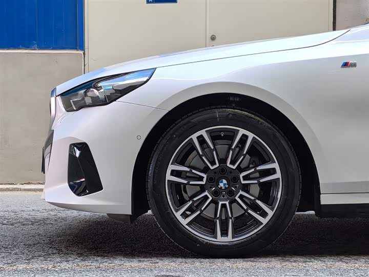 Фото 6 - BMW 5 Series