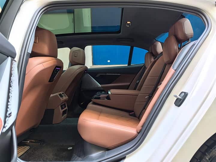 Фото 8 - BMW 5 Series