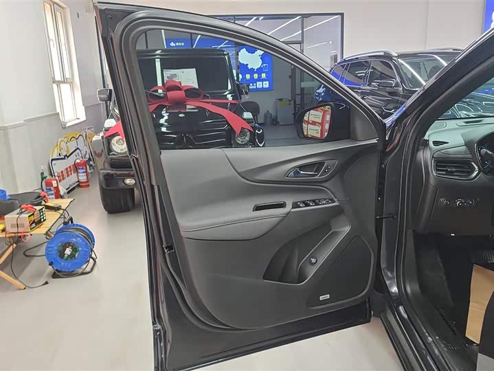 Фото 7 - Chevrolet Equinox