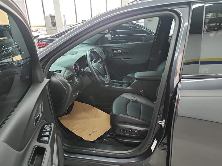 Фото 9 - Chevrolet Equinox