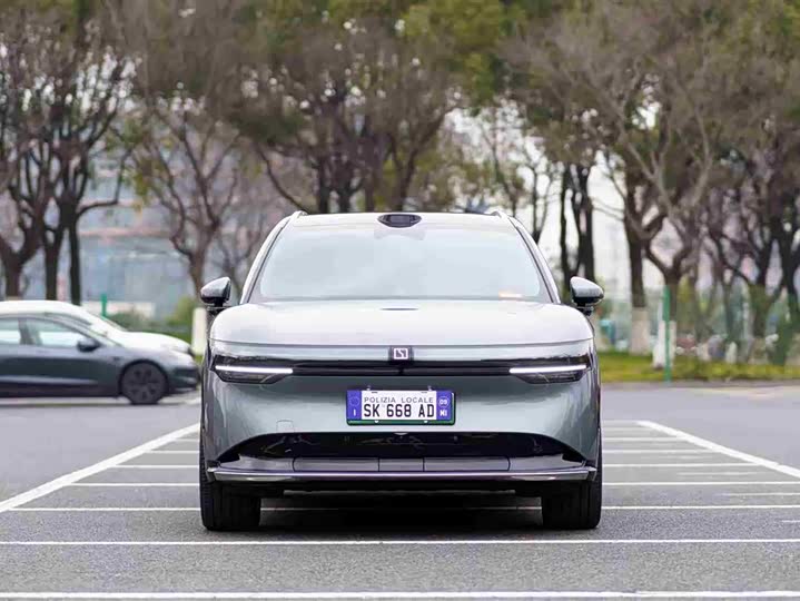 Фото 2 - Zeekr 7X