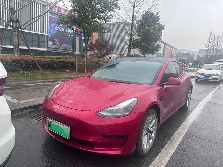 Фото 1 - Tesla Model 3