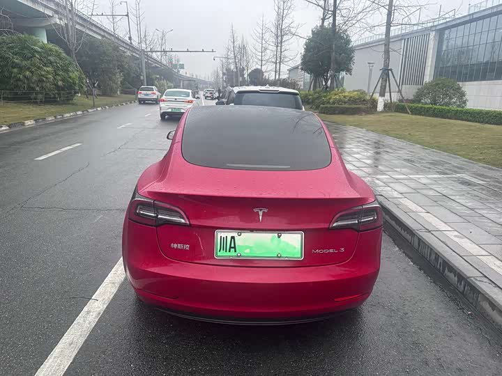 Фото 8 - Tesla Model 3