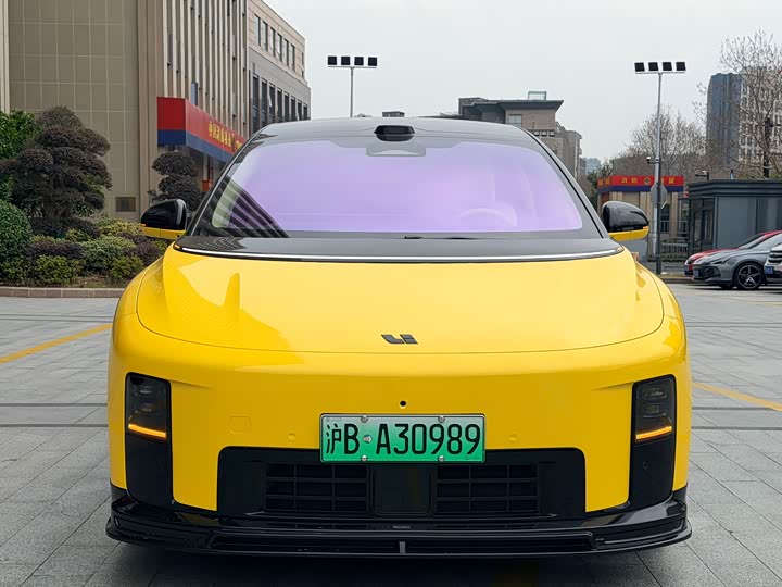 Фото 2 - LiXiang i8