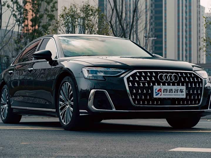 Фото 2 - Audi A8