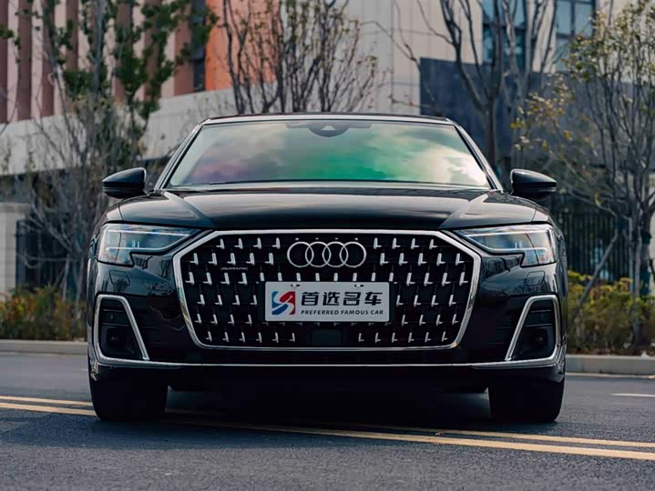 Фото 4 - Audi A8