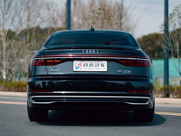 Фото 5 - Audi A8