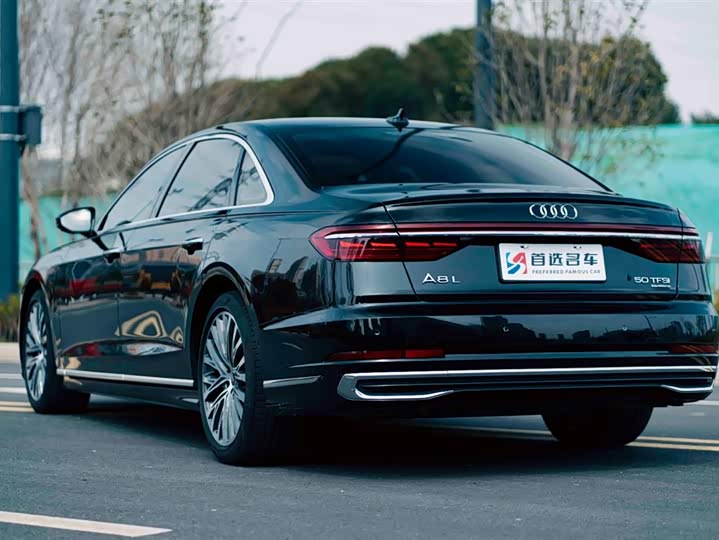 Фото 7 - Audi A8